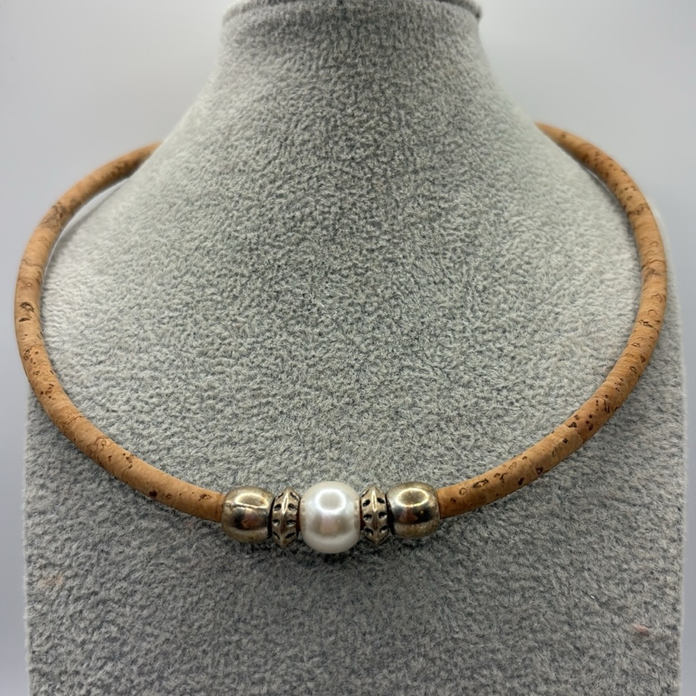 Casual Cork Pearl Tan and Silver Necklace 16”